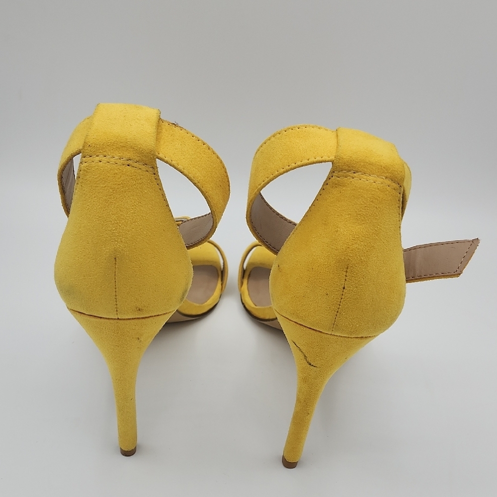 Mi Vibrant Yellow Heels - Picture 4 of 5